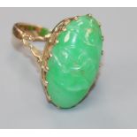 A 9ct gold and carved jadeite oval ring, size M.