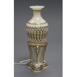 A Worcester reticulated vase and separate stand, late 19th century