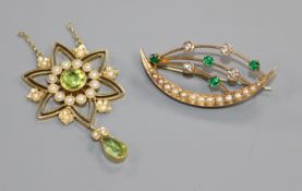 An early 20th century yellow metal, peridot and split pearl set drop pendant and a yellow metal