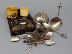 Small quantity of silver, assorted coinage, 14k brooch, silver pill box and sundries
