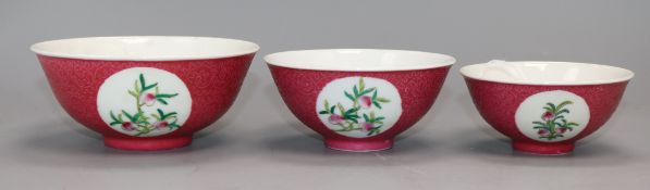 A graduated set of three Chinese tea bowls