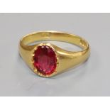 An early 20th century 18ct gold and red doublet ring, size J.