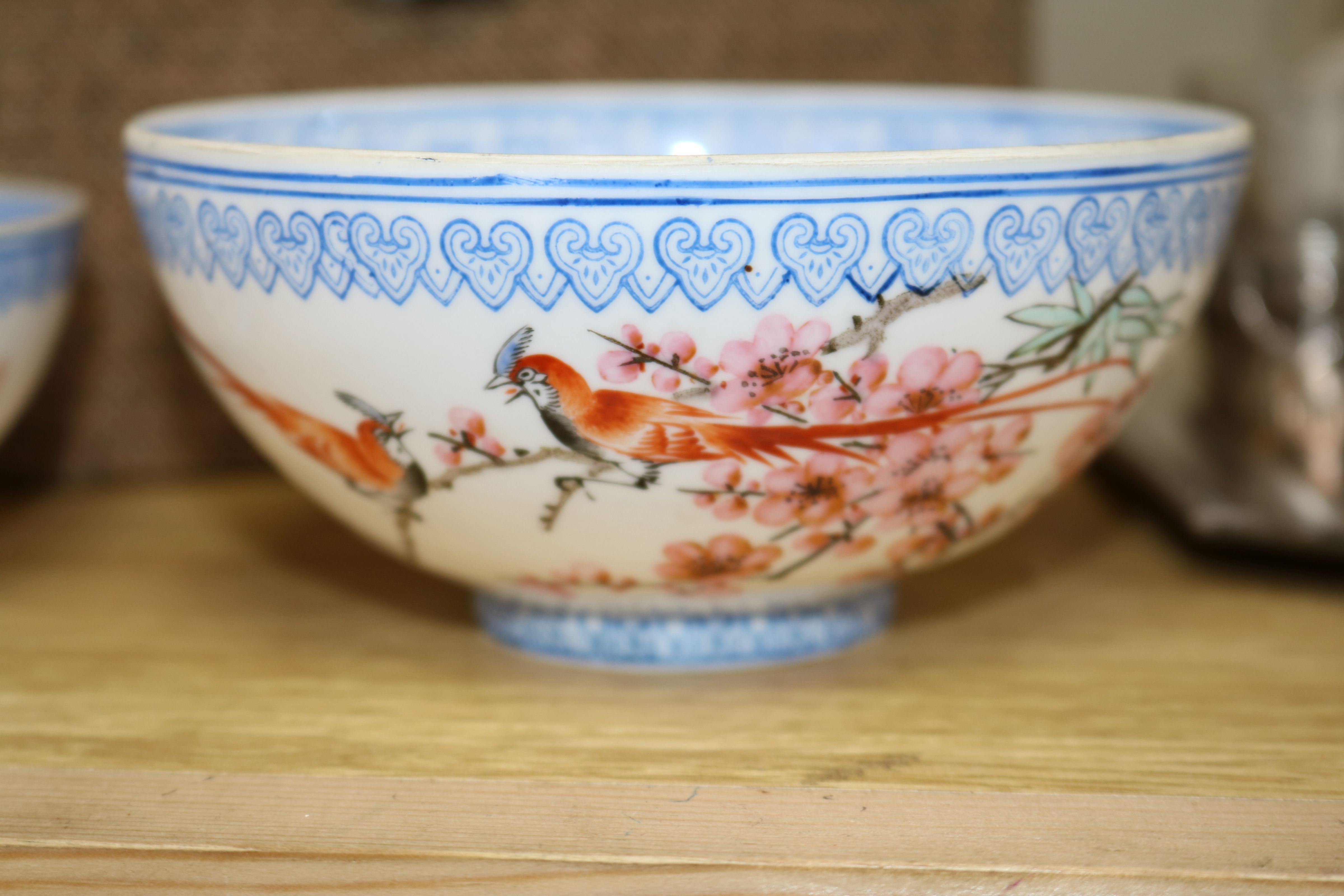 Three Chinese egg shell bowls, with fitted box - Image 6 of 9