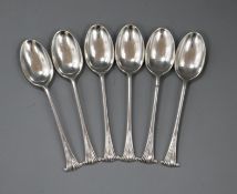 A set of six Edwardian Onslow pattern teaspoons by William Hutton & Sons, London, 1909, 78 grams.