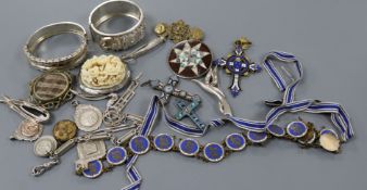 Assorted jewellery including Victorian silver hinged bangle, a sterling bangle, silver brooches,