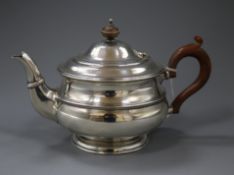 A George V silver teapot, by Mappin & Webb, Birmingham, 1923, gross 18.5 oz.
