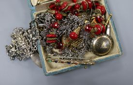 A quantity of costume jewellery, including a pique brooch, a Berlin cut stud necklace etc.