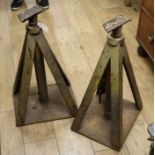 A pair of axle stands W.41cm