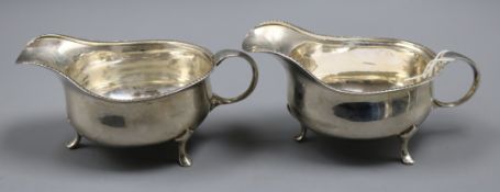 A pair of George V silver sauceboats, Cooper Brothers & Sons, Sheffield, 1918, 11 oz.