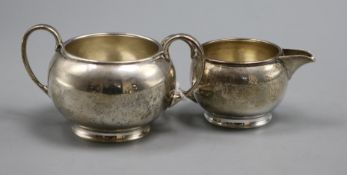 A George V silver bachelor cream jug and a matching two handled sugar bowl, Birmingham, 1918, 5 oz.