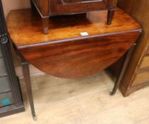 A Georgian mahogany Pembroke table W.87cm