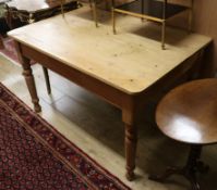 A Victorian pine kitchen table W.122cm