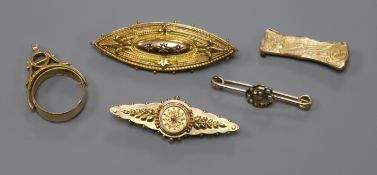 Mixed jewellery including 9ct gold fob seal mount, 9ct gold brooch and 15ct gold brooch.