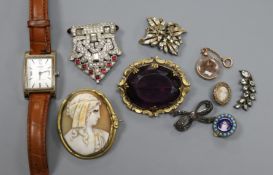 Assorted mixed costume jewellery including an Art Deco paste brooch, other brooches and a cameo,