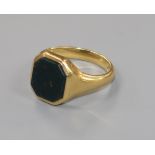 A George V 18ct gold and bloodstone octagonal signet ring, size Q.