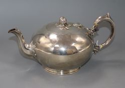 An early Victorian silver teapot by The Barnards, London, 1838, gross 24 oz.