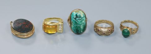 A 9ct gold carved turquoise scarab ring, a yellow metal citrine and paste ring, a 9ct gold and