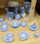 A quantity of Wedgwood jasperware