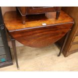 A Georgian mahogany Pembroke table W.87cm