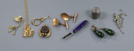 A pair of 9ct gold cufflinks, a 9ct padlock clasp with charms, and other items including articulated
