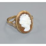 A 9ct gold and oval cameo ring, size M/N.