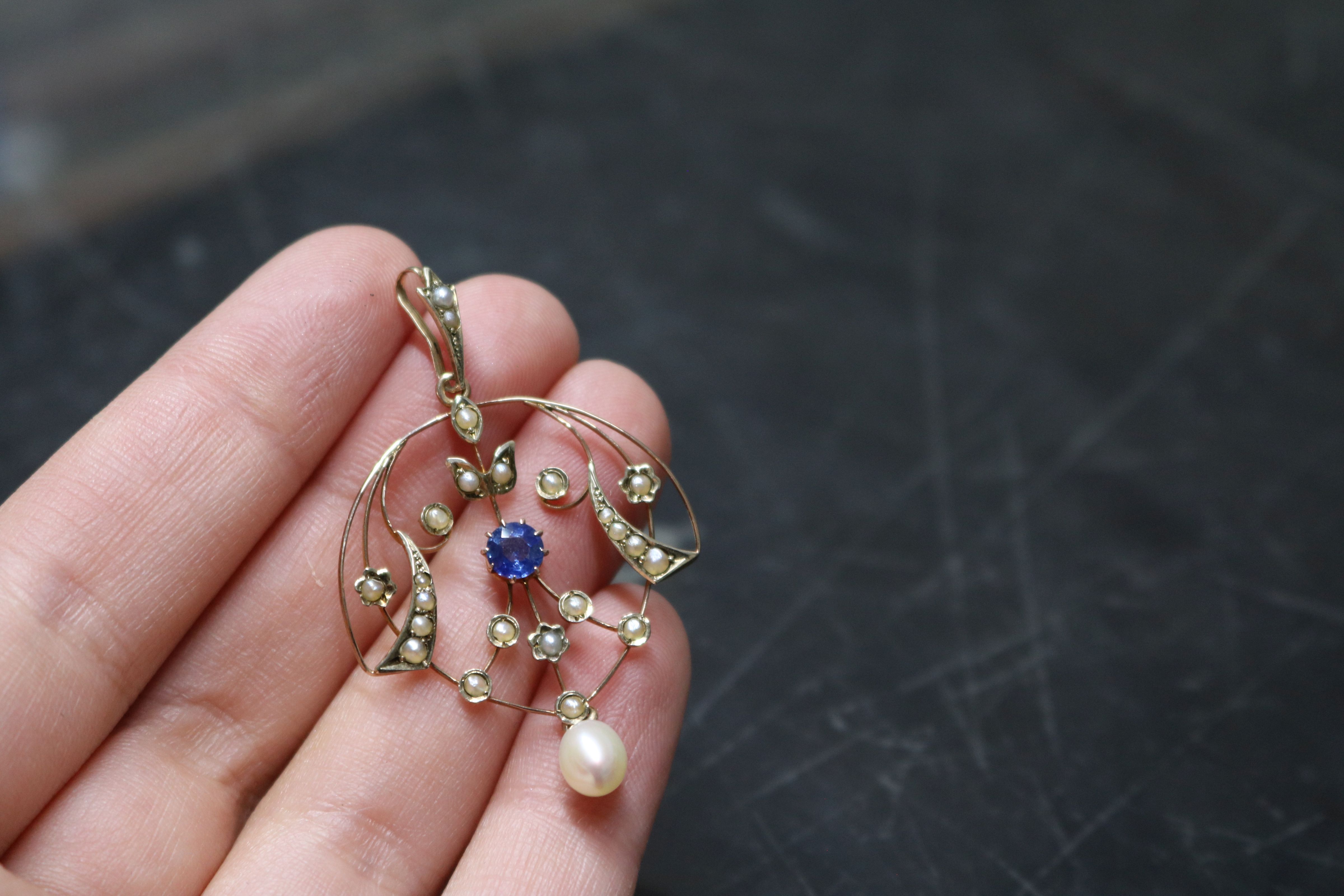 An Edwardian 9ct gold, sapphire and seed pearl set drop pendant, 36mm. - Image 4 of 5