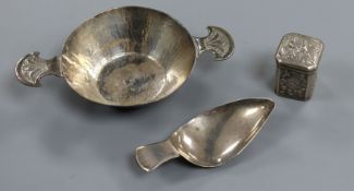 A George III silver caddy spoon, a continental pill box and a quaich.