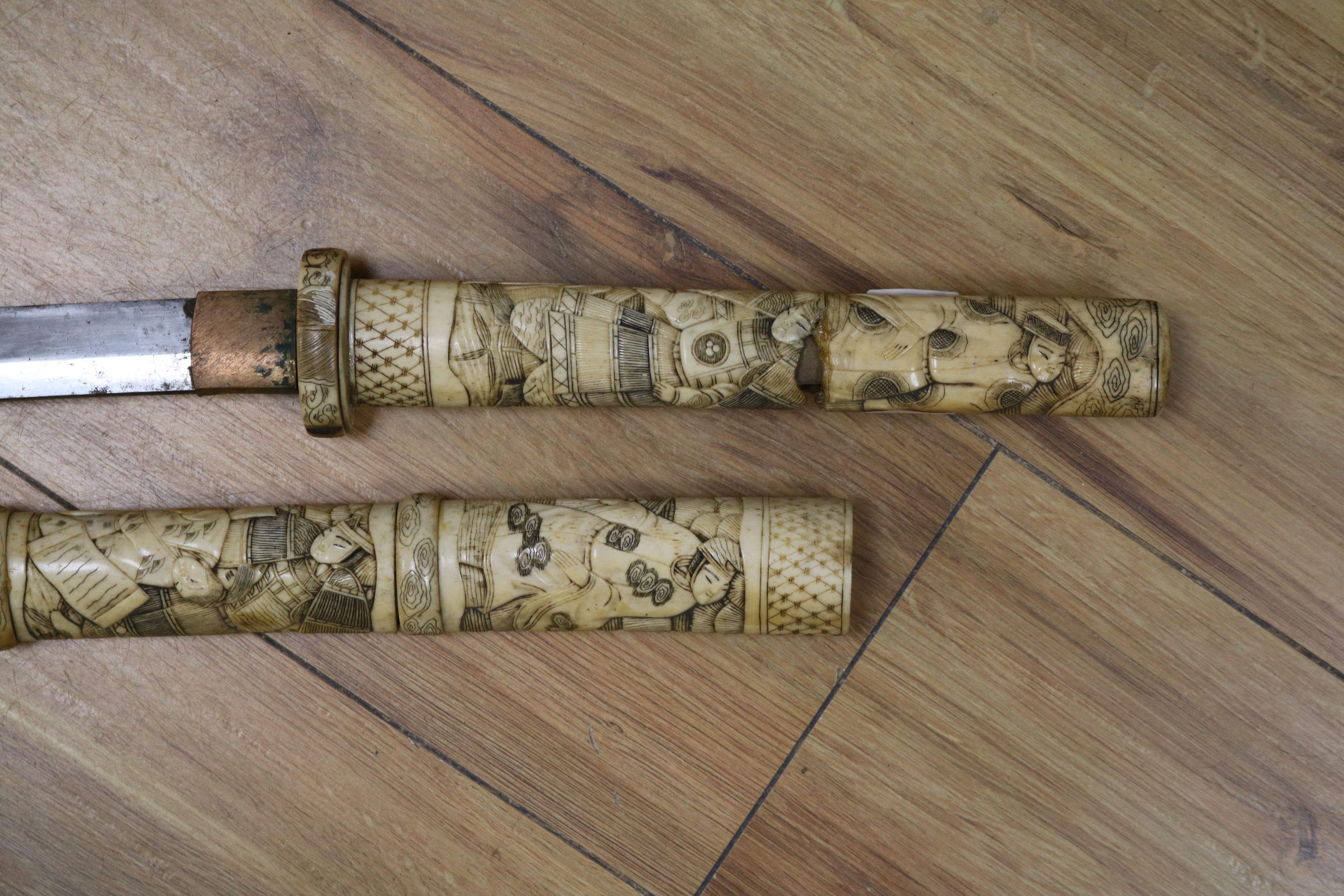 A Japanese carved bone katana short sword length 82cm - Image 2 of 4