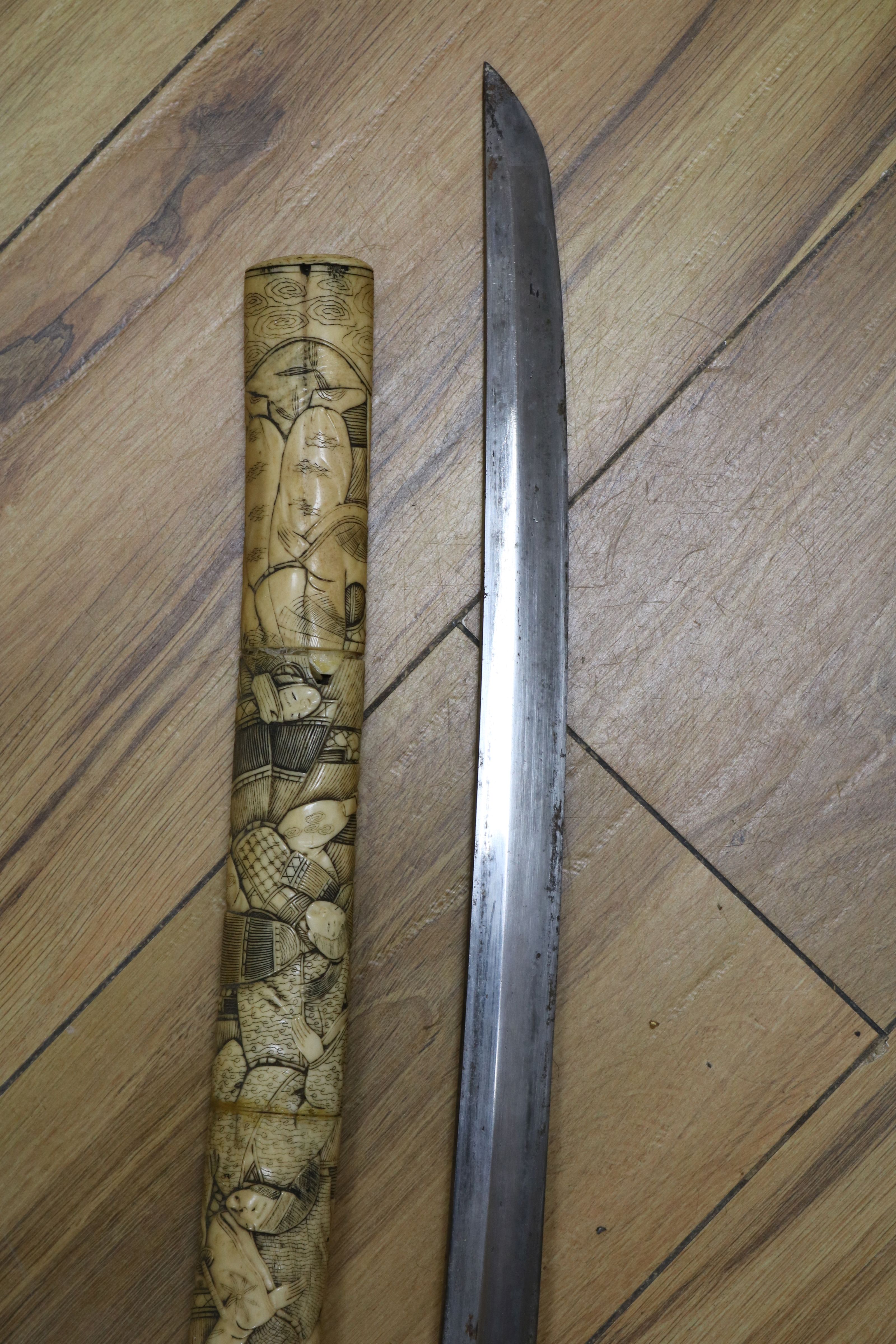 A Japanese carved bone katana short sword length 82cm - Image 3 of 4