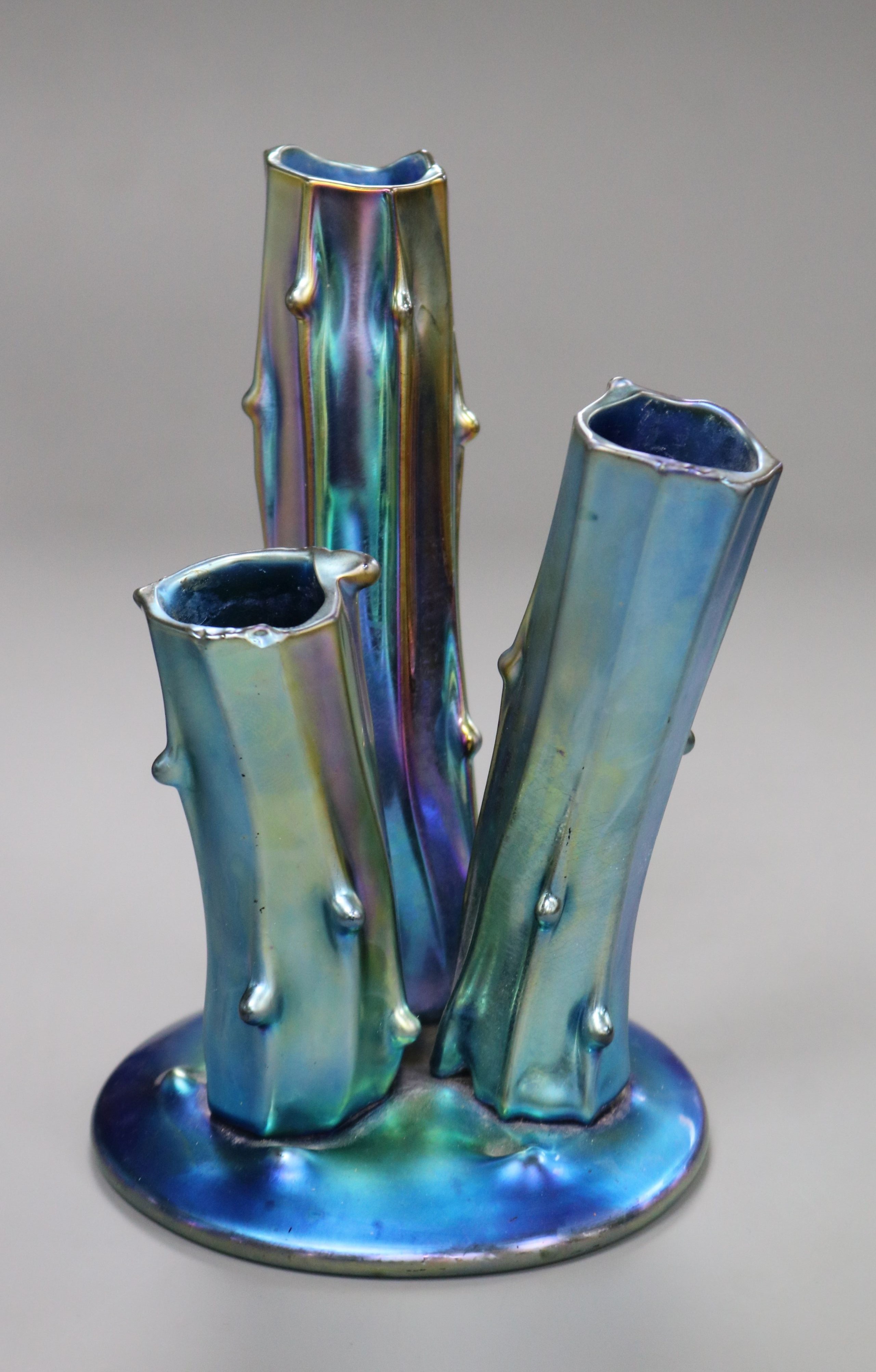 A Steuben Aurene iridescent glass triple spill vase 15cm high