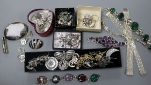 A quantity of mainly assorted silver jewellery including malachite bracelet, brooches etc.