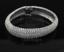 A modern 18ct white gold and diamond encrusted bracelet, set with brilliants, 18cm.