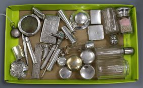 Mixed silver and other collectables, including a 19th century silver caddy spoon, a silver sovereign