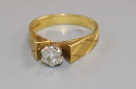 An 18ct gold and illusion set solitaire diamond ring, size N/O.