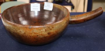 An early 19th century treen single handled bowl or measure, 37cm