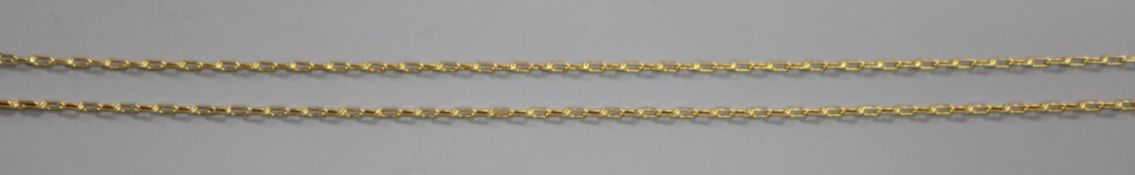 A 14ct gold chain.