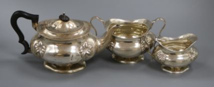 A George V three piece silver tea set, Birmingham, 1911, gross 19.5 oz.