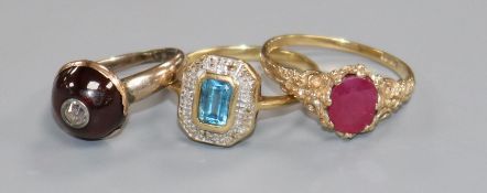 Two 9ct gold and gem set rings and a Victorian garnet and diamond ring.