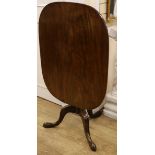 A George III mahogany tilt top tea table W.72.5cm