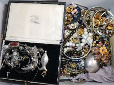 A quantity of assorted costume jewellery and other ites including small silver.
