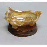 A Chinese chalcedony brush washer
