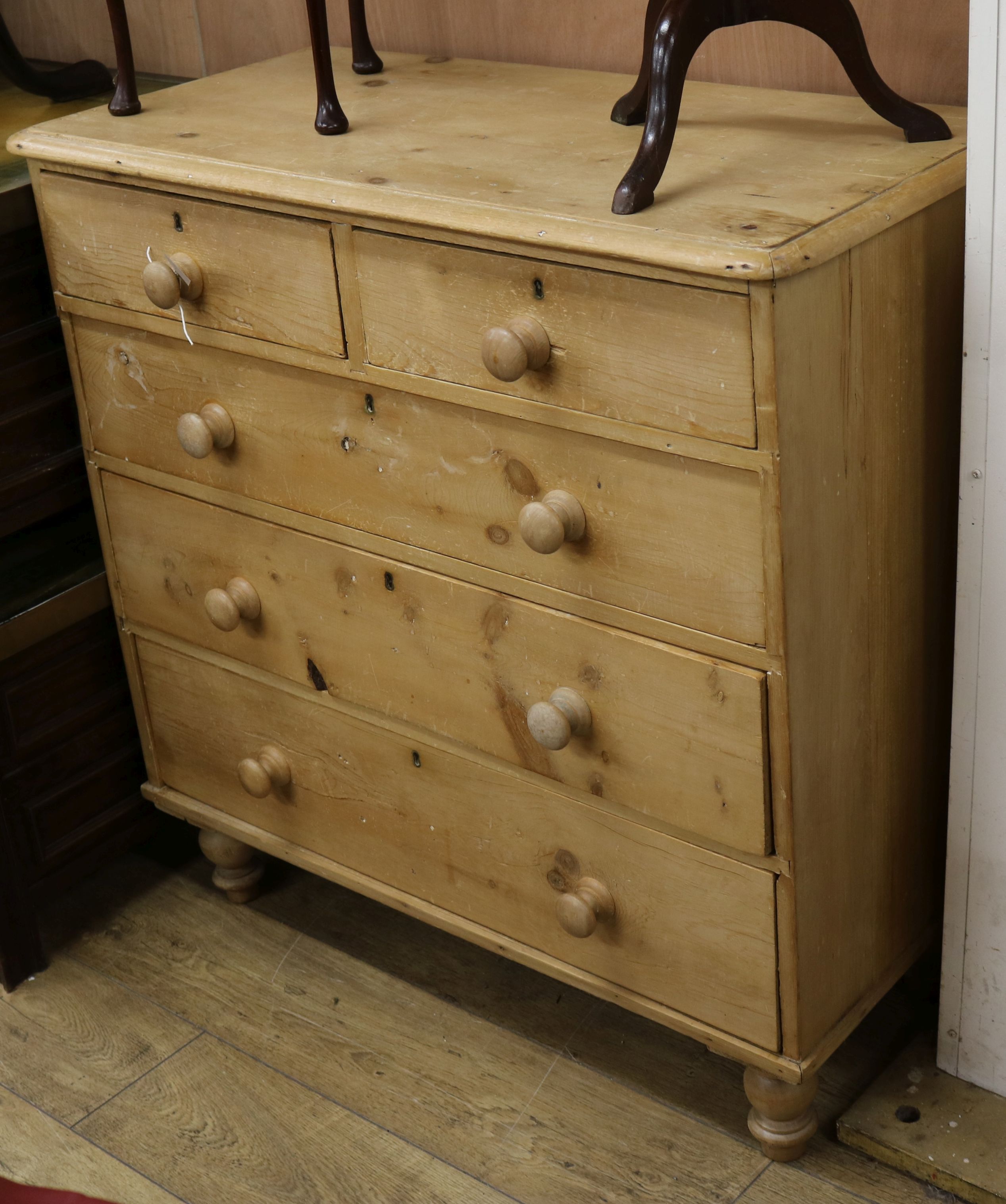 A Victorian pine chest of drawers W.95cm