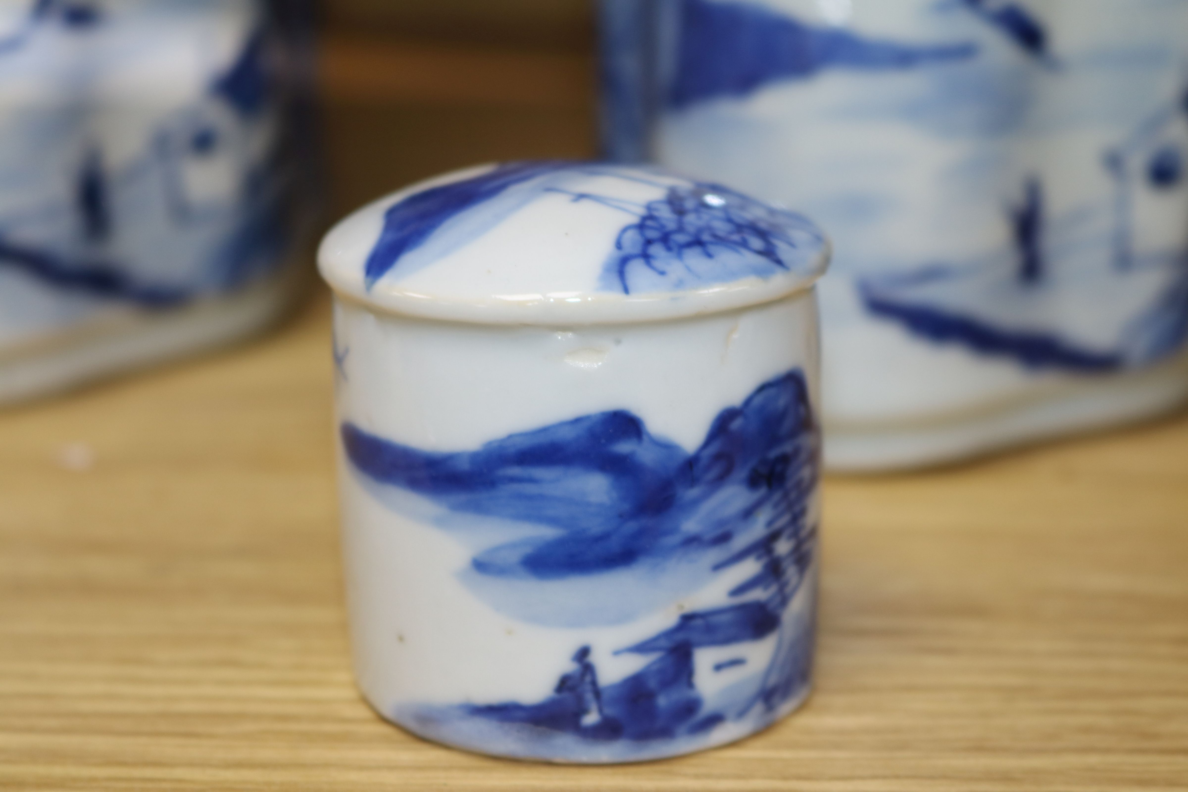 A pair of Chinese blue and white tea caddies height 19.5cm - Image 9 of 10