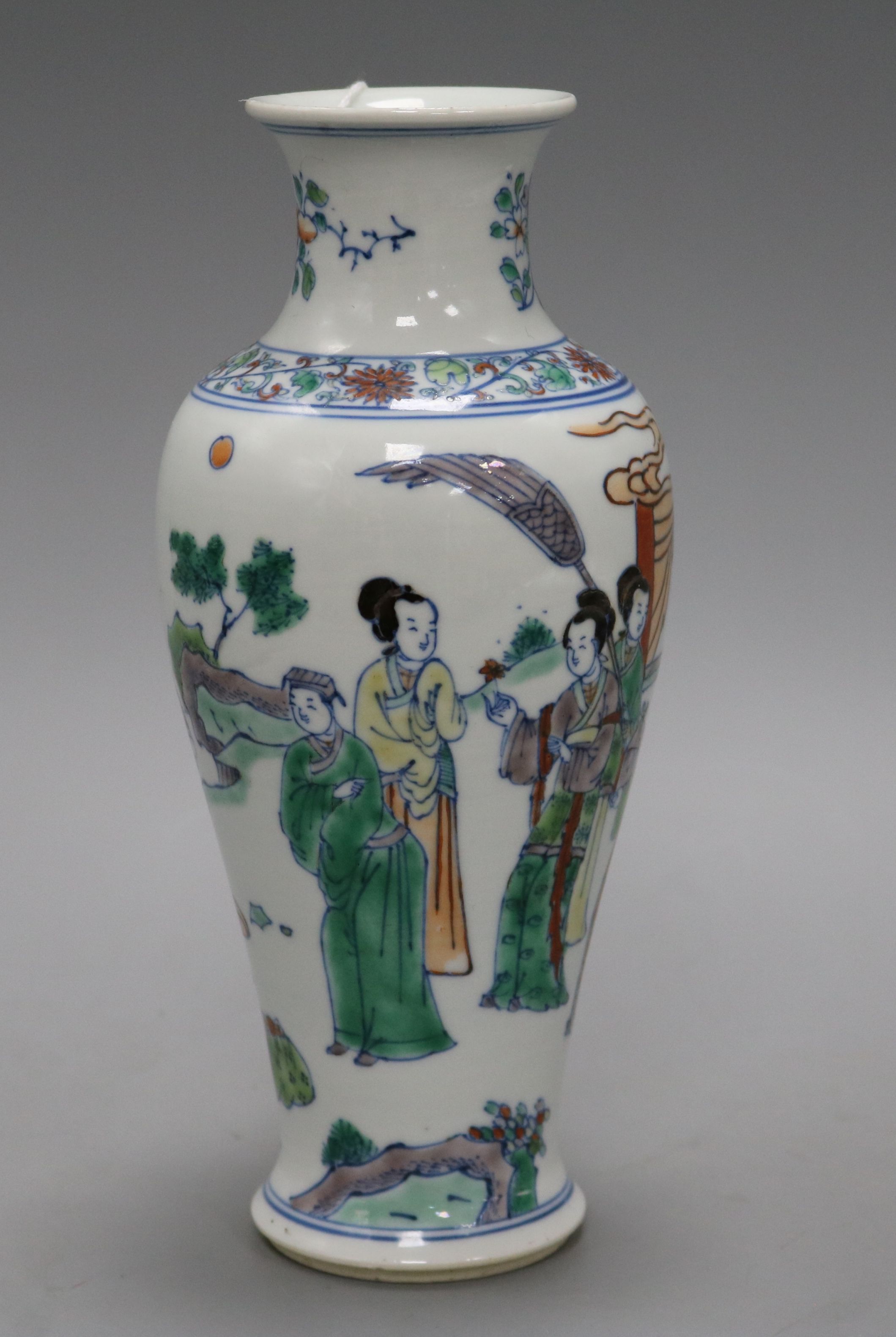 A Chinese famille verte vase height 22cm