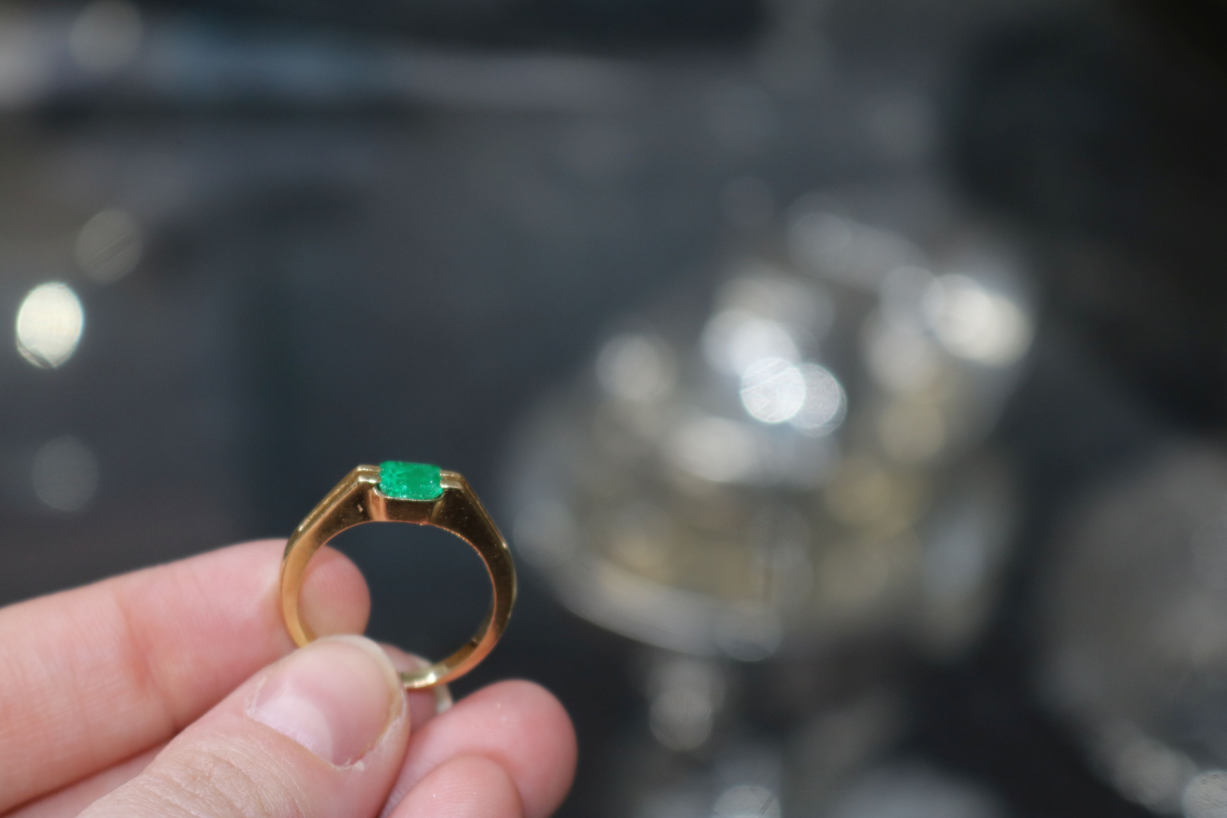 An 18k and solitaire emerald ring, size O/P. - Image 3 of 7