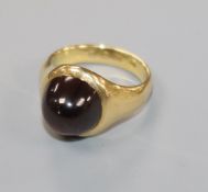 A 1930's 18ct gold and cabochon garnet ring, size E.