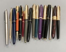 A mixed collection of vintage fountain pens, Parker, Omas, Sheaffer, etc. (18)