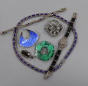 A Norwegian 925 sterling and enamel brooch, two other brooches and four other items of jewellery.