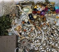 A quantity of assorted costume jewellery.