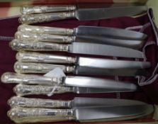 Twelve silver handled table knives, Kings & Queens pattern (7+5).